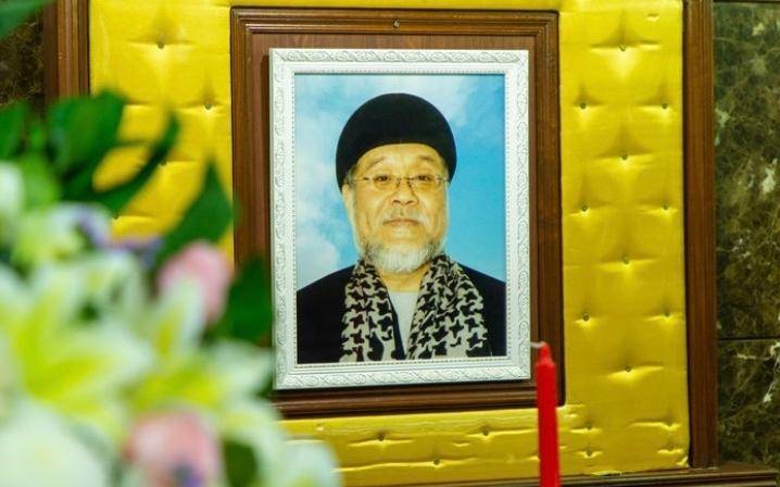 一路走好！香港资深艺人罗铭伟今日正式出殡，因突发心脏病离世