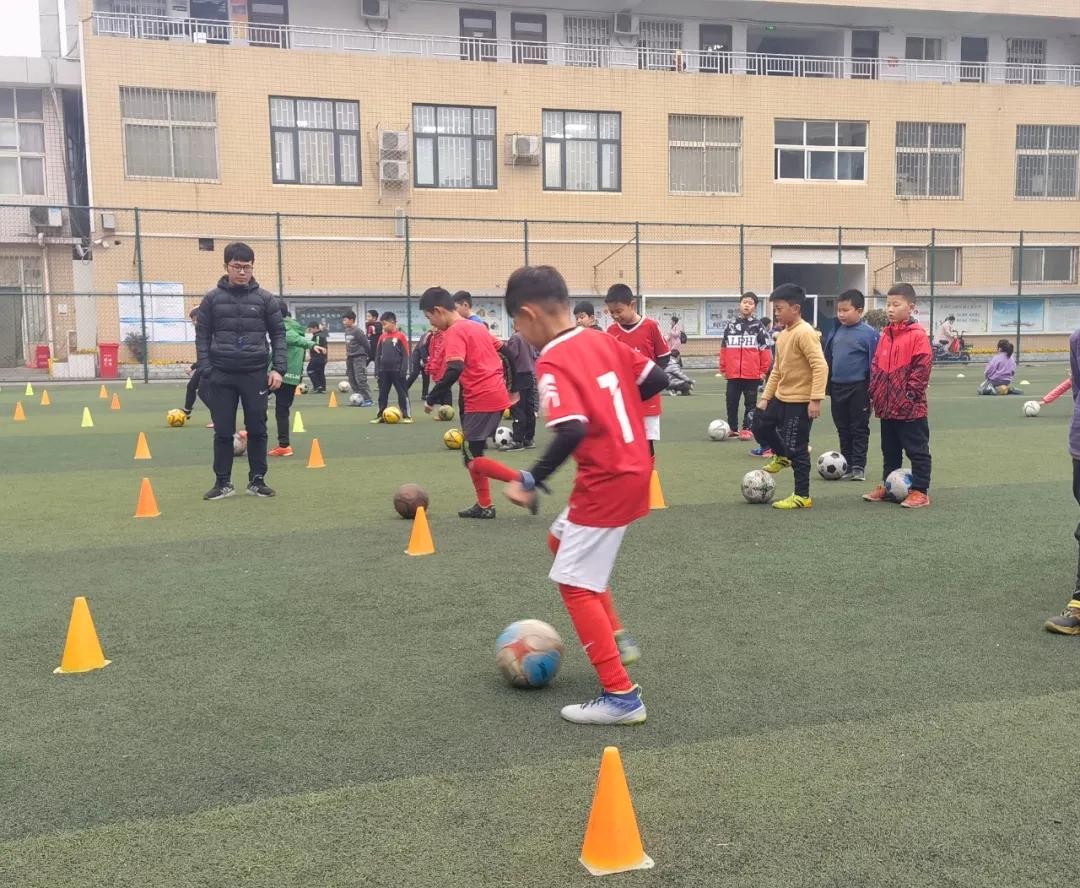 校园足球联赛郑上路,郑州郑上路小学足球队2013