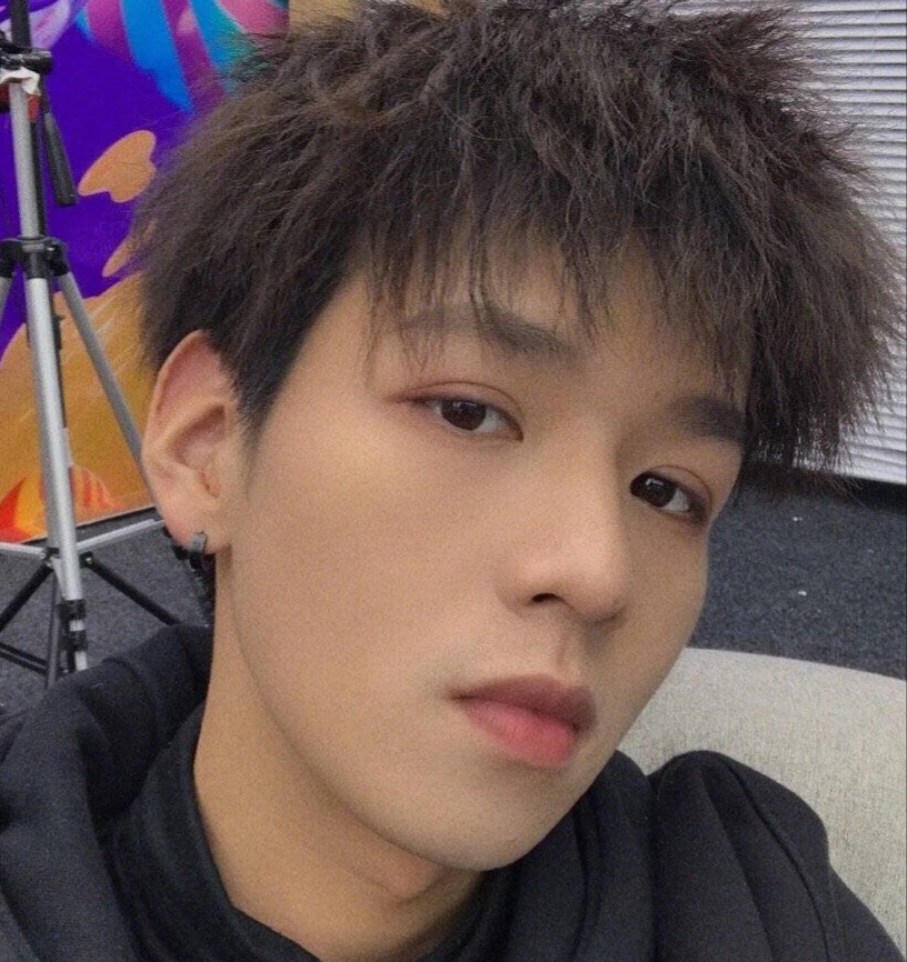 最流行的男生发型看起来超级年轻,今年最流行的男生短发型