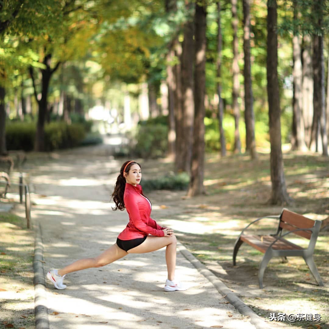 用收腹轮减掉大肚腩的方法,这个动作轻松甩掉大肚腩水桶腰