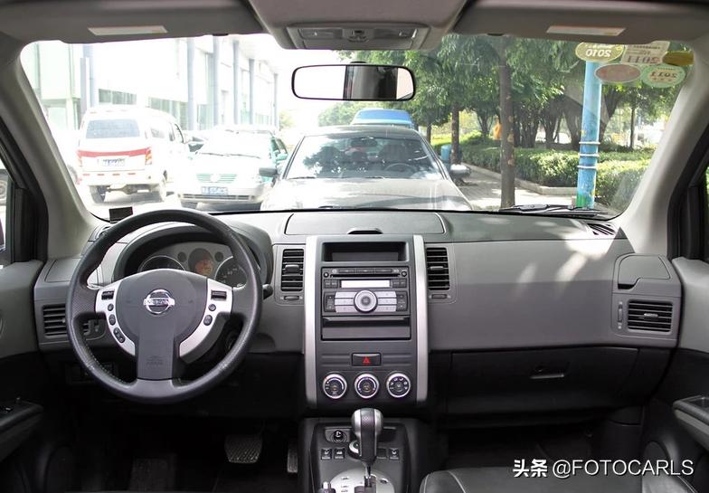 老日产奇骏2.0与新1.5,09老奇骏尾灯最上面的是什么灯