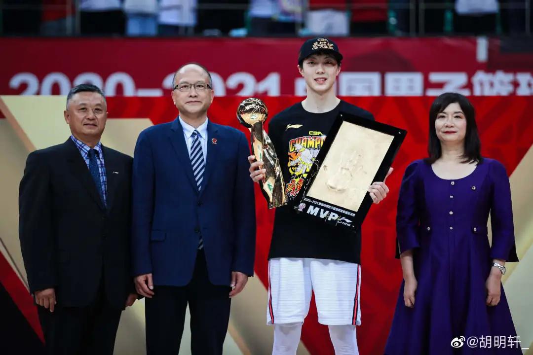 阿迪达斯签约胡明轩了吗,胡明轩代言阿迪事件