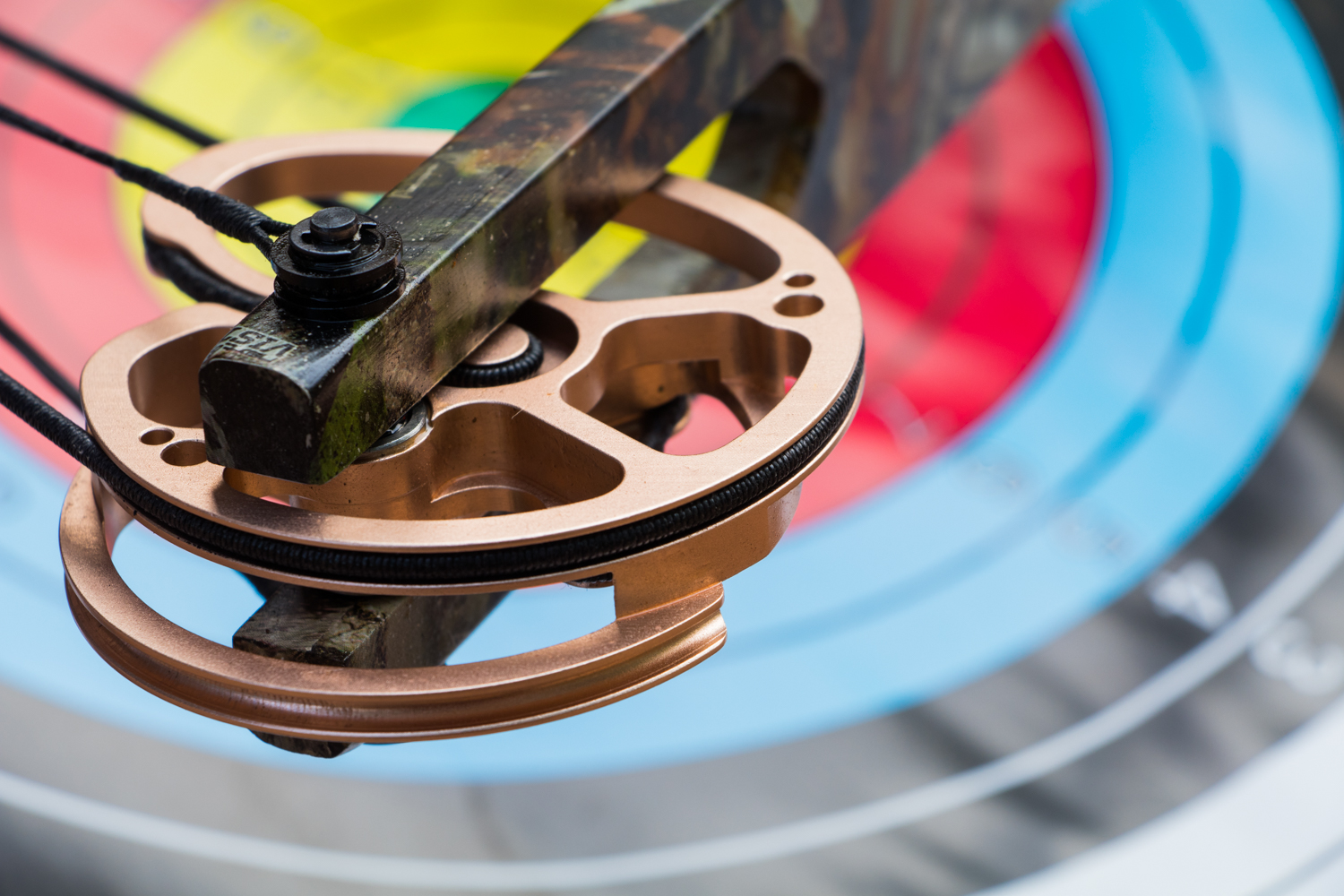 现代复合弓拿什么拉箭,话说现代