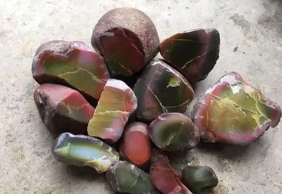 河边能捡到什么值钱的石头,在哪儿能捡到值钱的石头