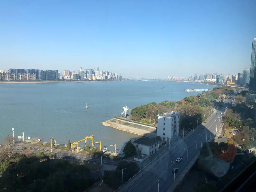 落寞！曾风靡杭州的“国际滨”一线江景房，如今许多只能卖4万+