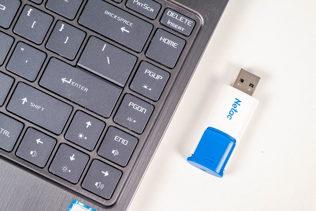 朗科u182闪存盘评测,朗科u235超稳加强型闪存盘