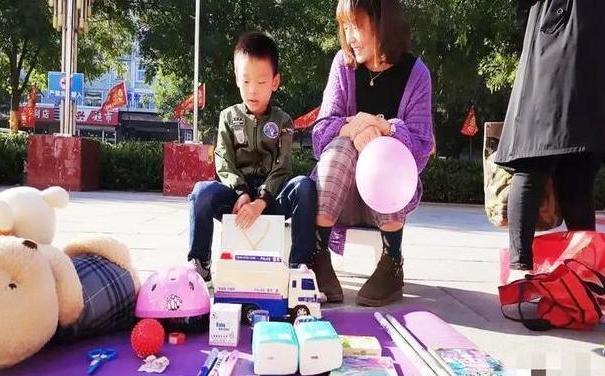 何洁卖小孩旧衣服,何洁衣服多少钱