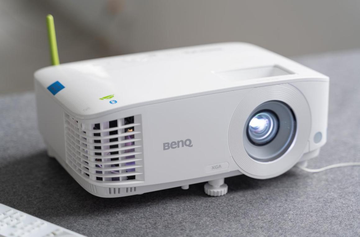 投影买耐用不买贵才是好选择,投影市场和品牌