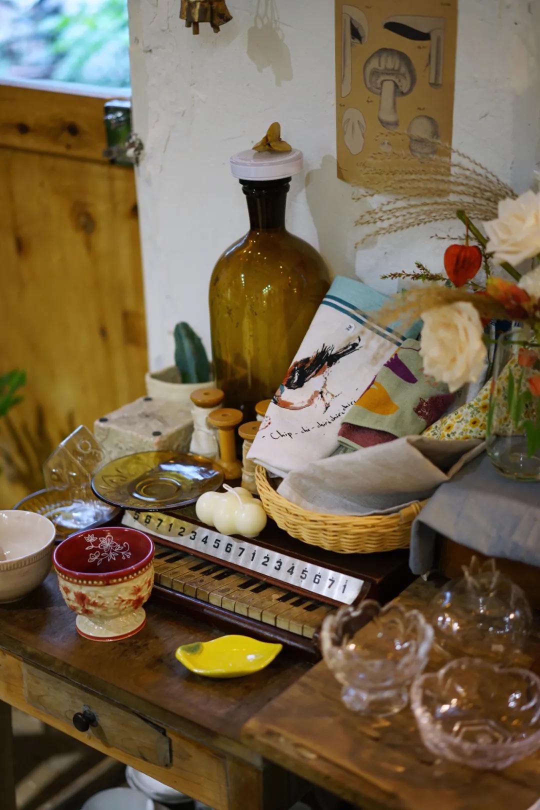 成都两个小姑娘开的老房子花艺杂货铺，外地游客不远千里专程打卡