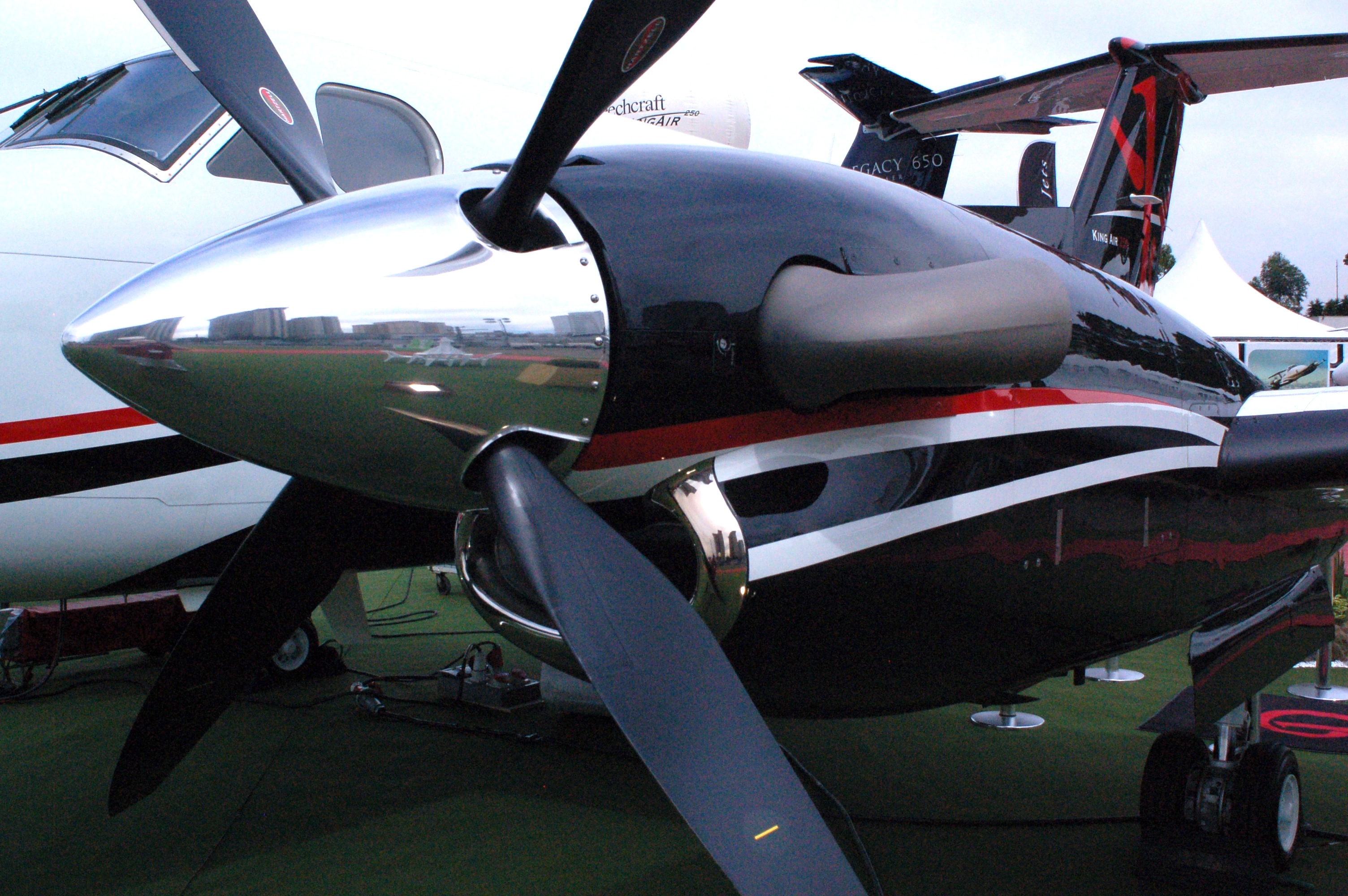 私人飞机制造巨头比奇：从二战时为美军提供军机，到今日被17岁少女偷飞机，究竟有着怎样的魅力？