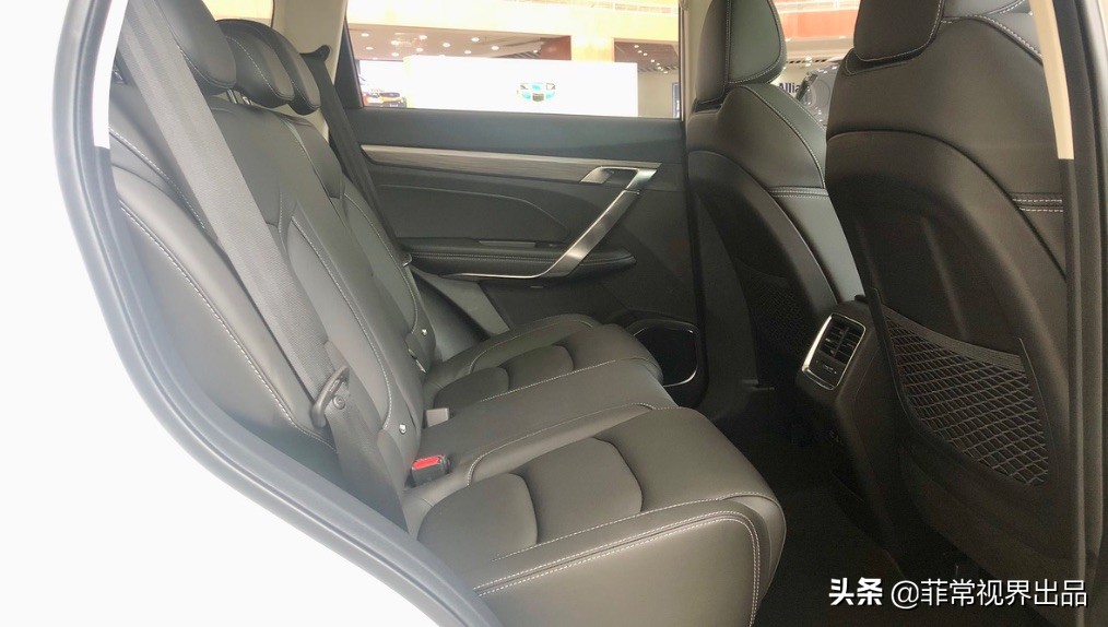 吉利博越pro自动低配落地多少钱,吉利博越pro费油还是哈弗h6费油