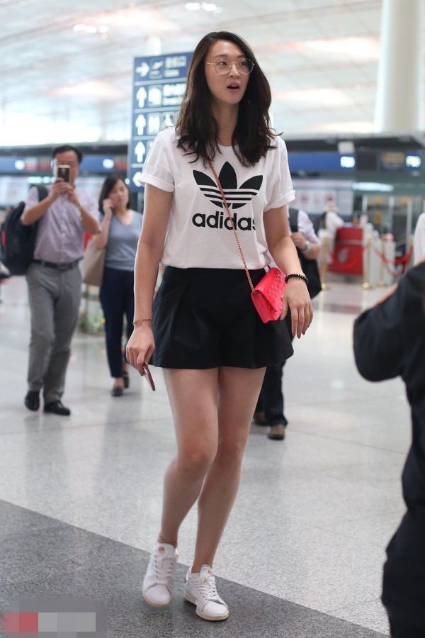 李沁露脐衬衫,李沁露脐裙穿搭