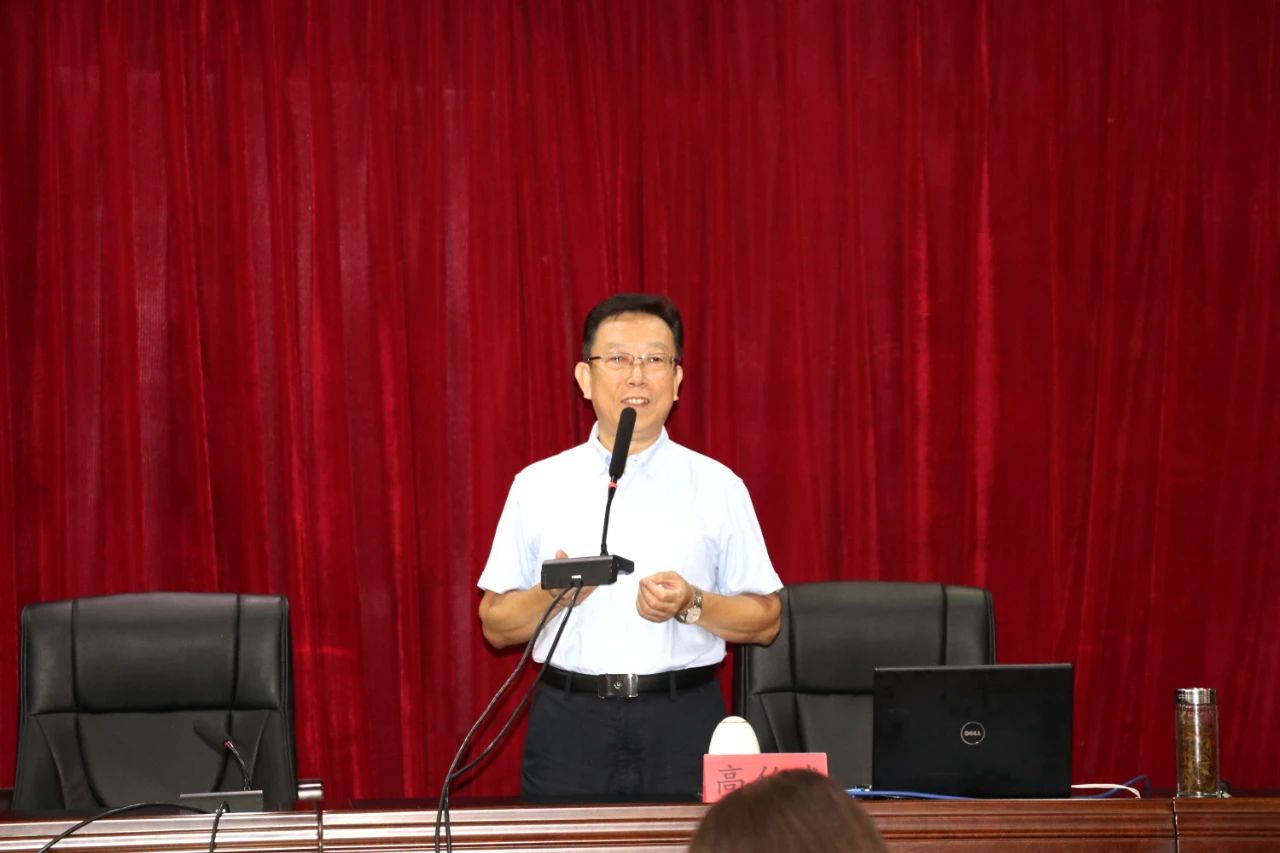 加强师资培训强化队伍建设,加强教育培训提高综合能力