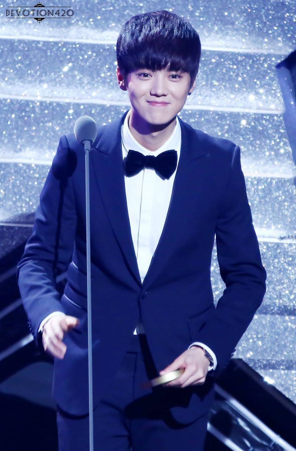 鹿晗穿西装好看吗,鹿晗穿西装好看