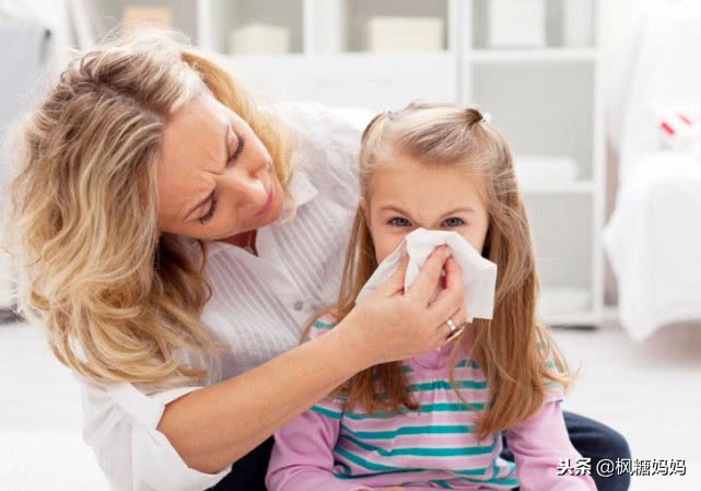 孩子流清鼻涕，妈妈用这个方法，隔天就有好转，连婆婆的头痛……