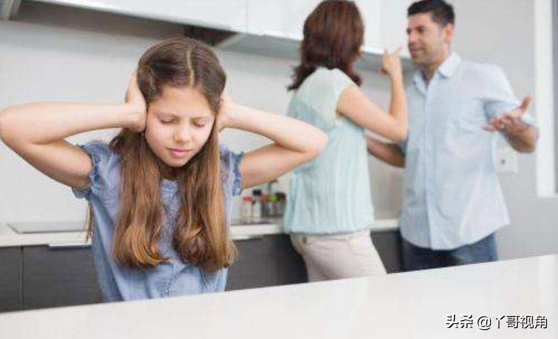 送孩子上学回来的路上捡东西,送娃上学捡到一元钱