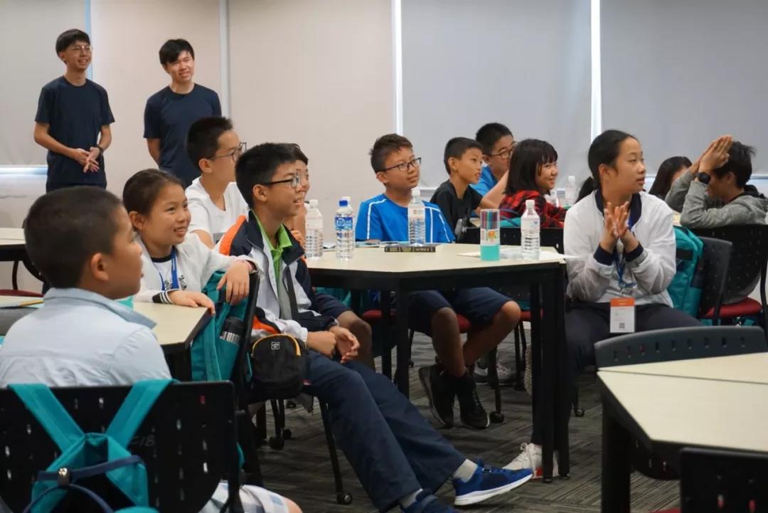 宝宝听觉敏感期，丰富声音体验很重要，会唱歌绘本给娃磨耳朵