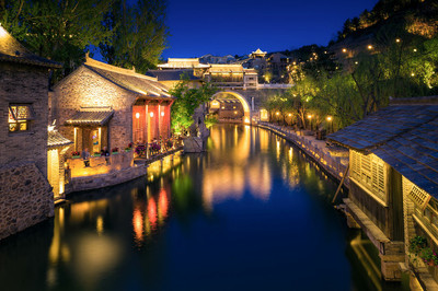 古北水镇司马台长城夜景人山人海,北京周边游古北水镇司马台长城