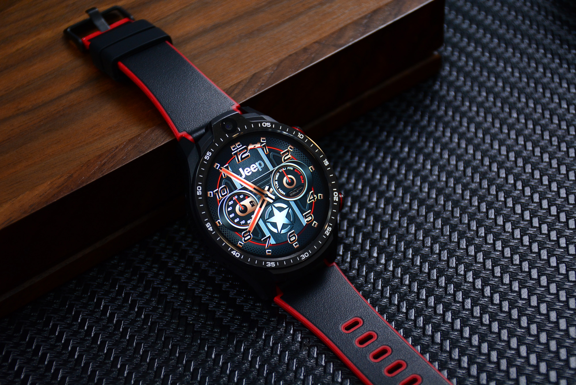 内存128g可插卡的电话手表,jeep黑骑士手表打王者