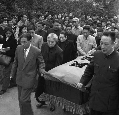 呐喊中的风波的经典细节,呐喊里面体现的社会问题