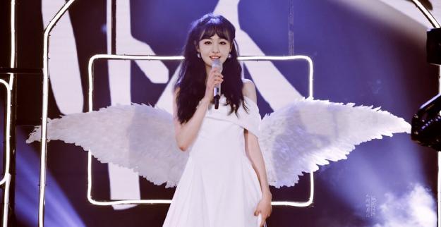 郑爽「代孕+弃养」的背后，藏着她一家人崩塌的三观