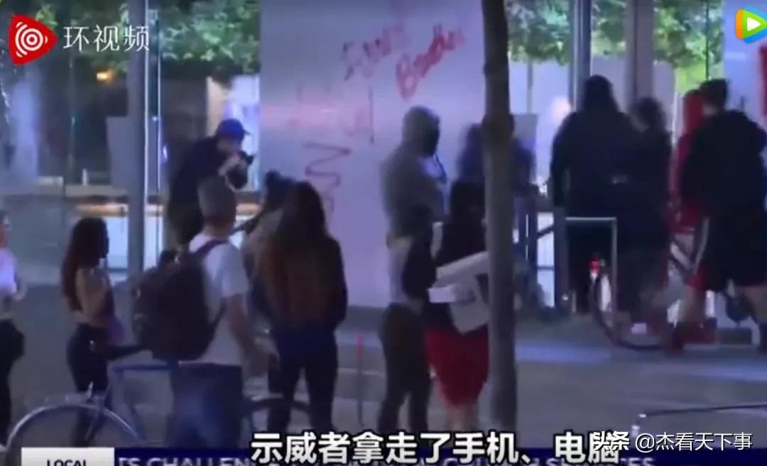 抢劫押运车的电影街头火拼,抢劫lv搞笑视频