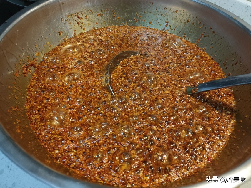 做油辣椒全是泡怎么办,做油泼辣椒的注意事项