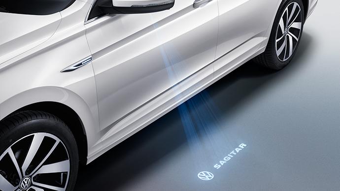 大众15万轿车速腾,15万左右年轻人喜欢的紧凑型轿车