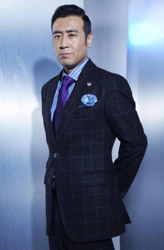 从小吃姐姐奶长大，46岁拿影帝火成老戏骨，被李雪健评价骨子里坏