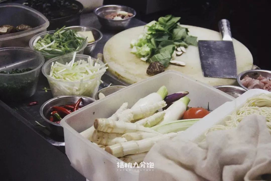 王宝强吃面道士下山,道士下山吃面图片