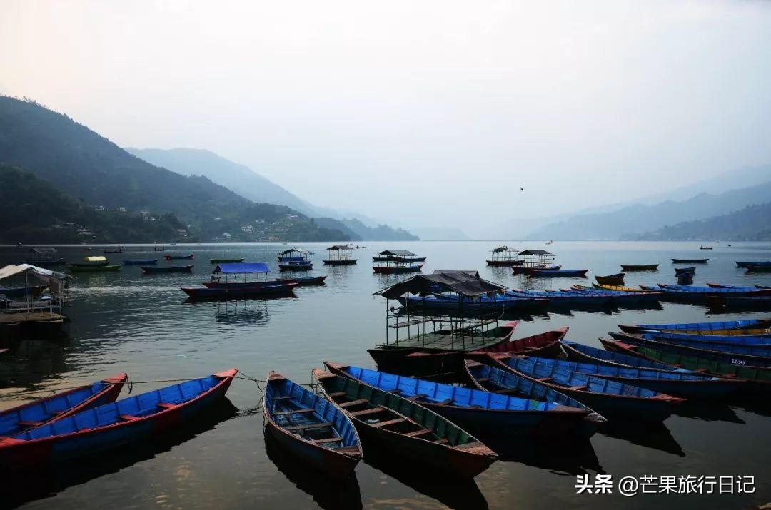 从西藏出境到尼泊尔的旅游视频,夫妻环游世界去的尼泊尔