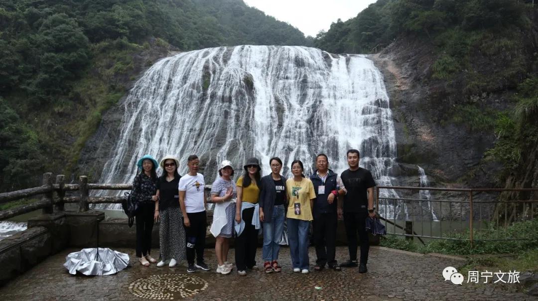 周宁县礼门乡举办“避暑清凉福地”品牌推介会，浙闽知名旅行社赴周宁考察踩线，为衢宁铁路旅游线路产品铺路