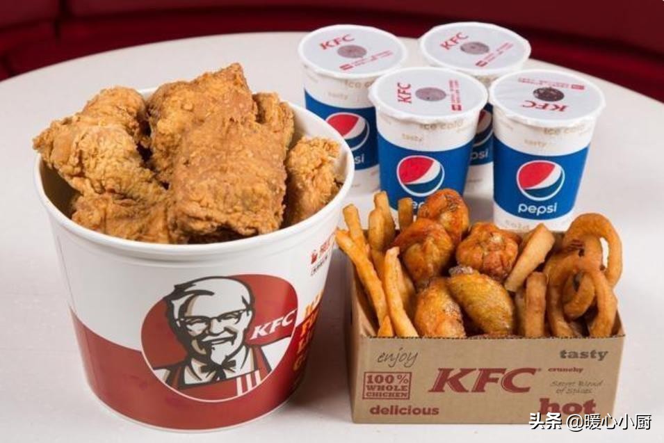 肯德基全家桶套餐里面有什么,美国肯德基全家桶的分量对比中国