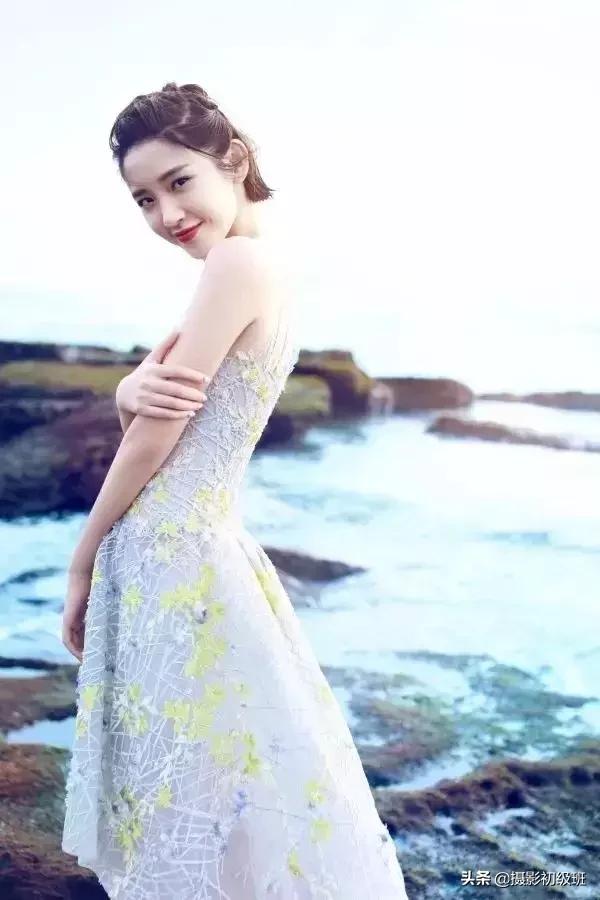 拍照怎么摆姿势更自然,如何拍照姿势不僵硬