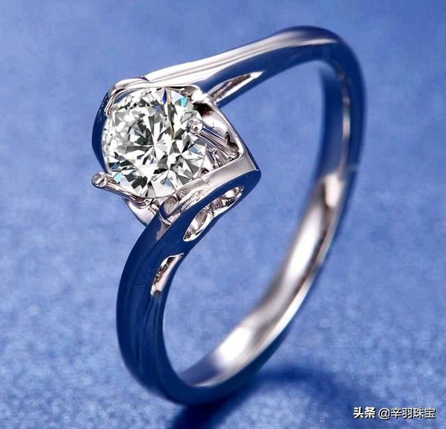 钻石世家50分左右的钻戒多少钱,周生生50分的钻戒大概多少钱