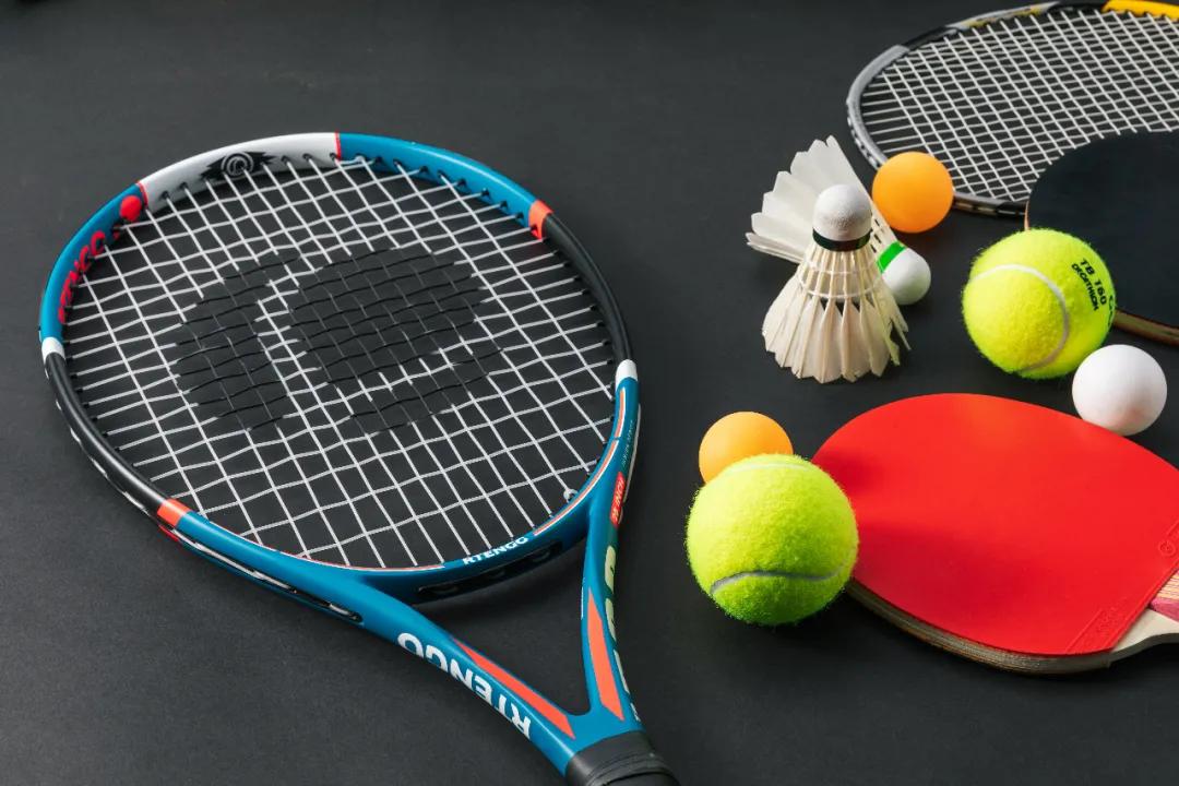 秋冬季节打羽毛球穿什么衣服,这个季节与谁最配