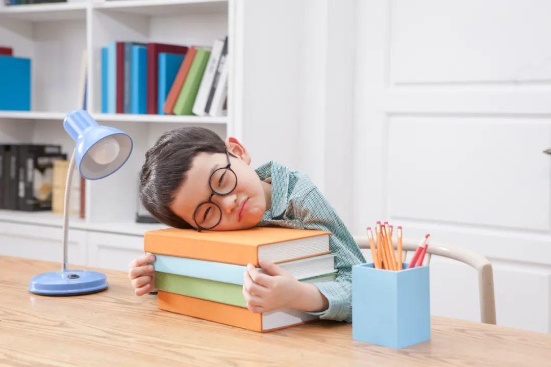 网上配学生近视眼镜哪家比较好,医院验的光可以直接网上配眼镜吗