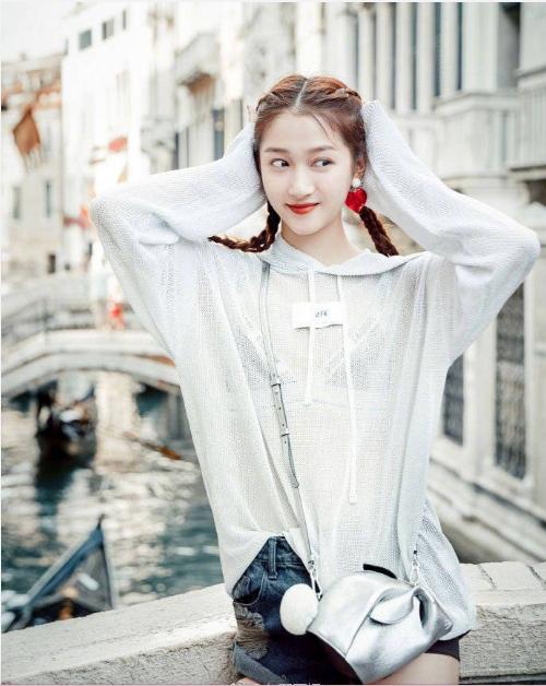 明星都在梳的麻花辫马尾 (哪个女明星的麻花辫惊艳到了你)