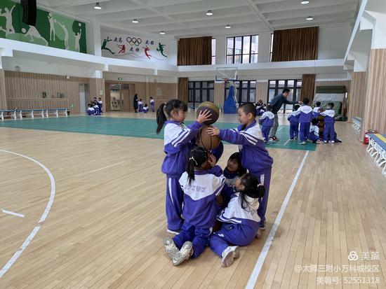 体育课堂生机勃勃,体育课堂趣味活动