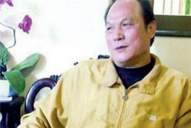 翁帆父亲和杨振宁孙女相差多少岁,翁帆的父亲评价杨振宁