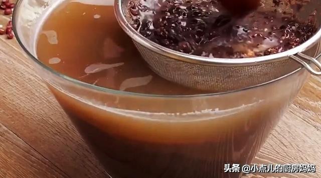 年夜饭上一定要蒸年年有余八宝饭,年夜饭之红糖糯米八宝饭