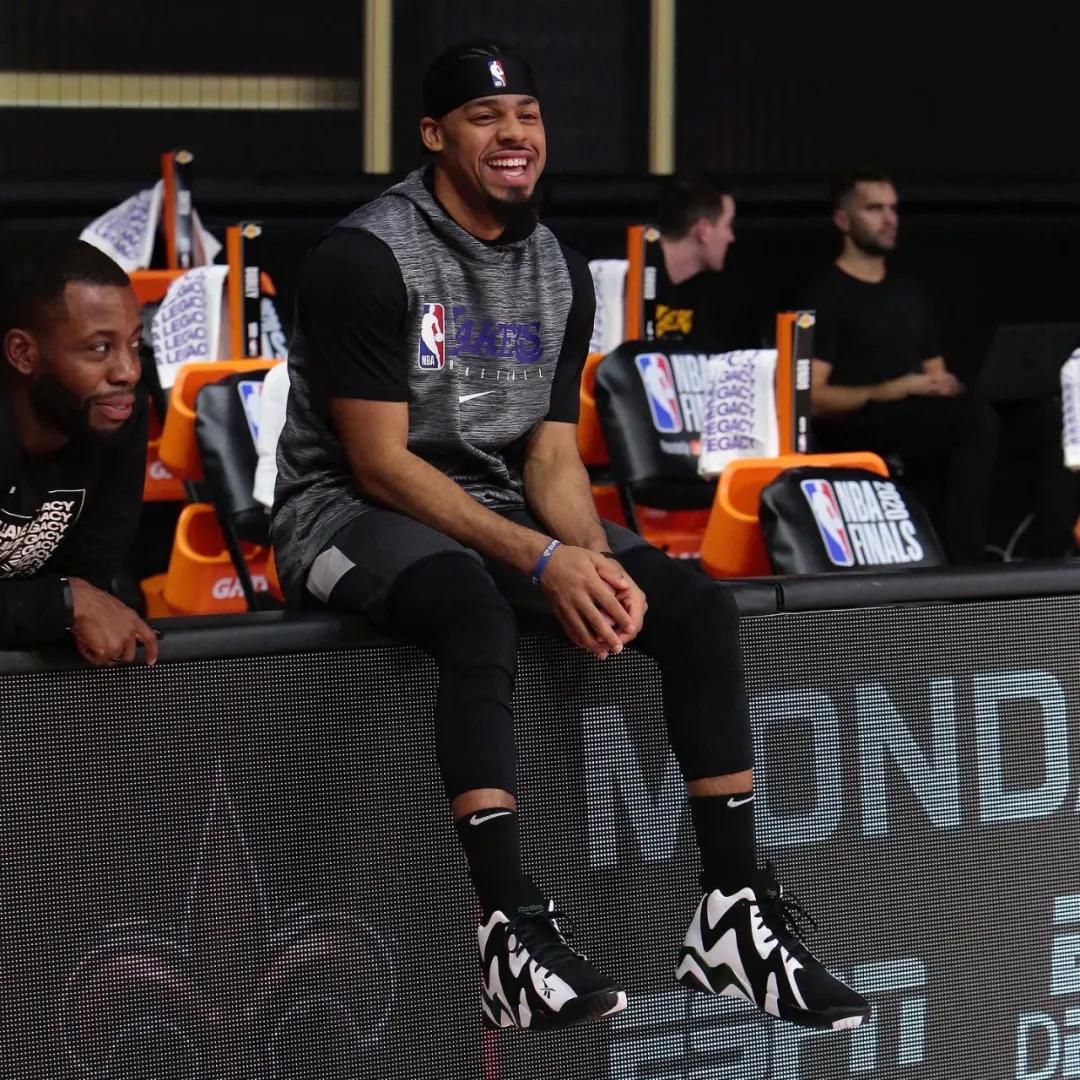 nba球员詹姆斯球鞋上脚,nba球星上脚球鞋詹姆斯18