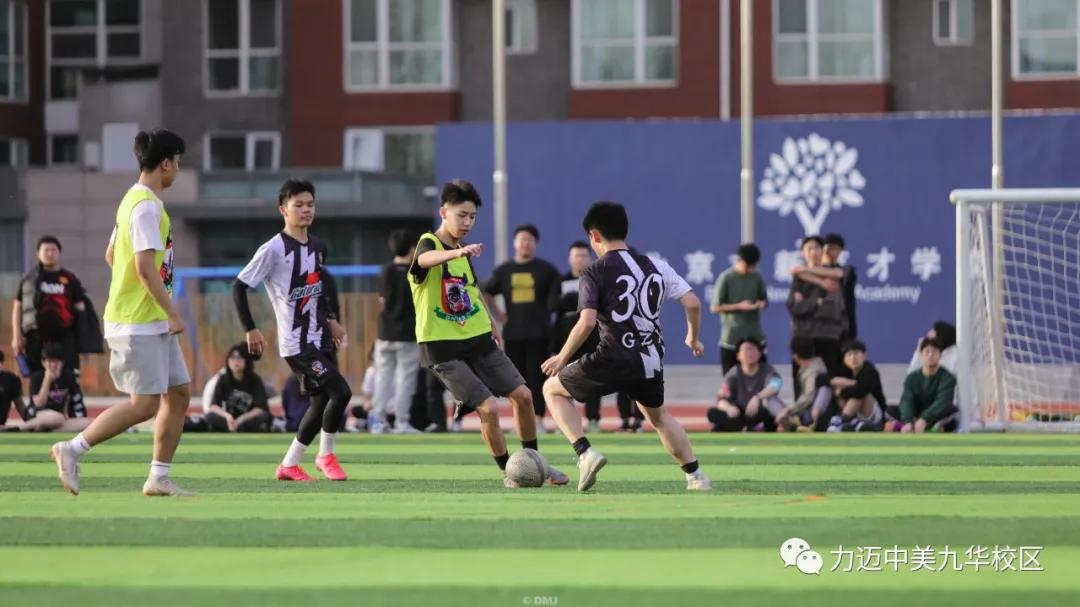 绿茵梦想骄阳下的热血足球赛上演,青春飞扬激情篮球赛