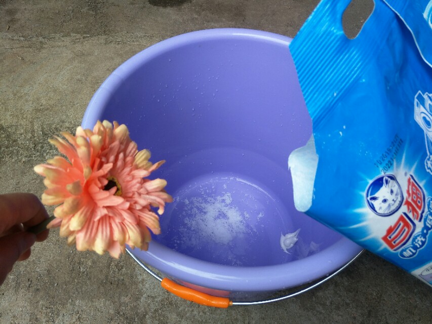 如何去除白衣服上的黑霉点,去除衣物黑霉斑