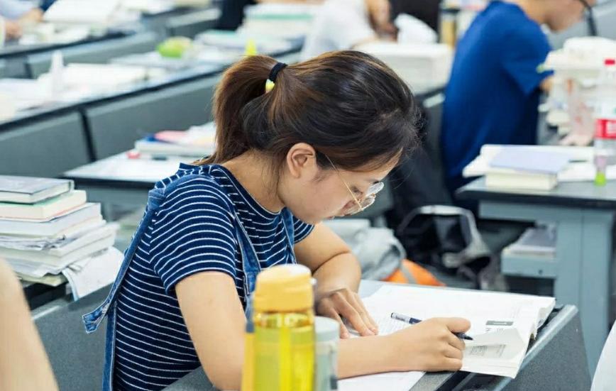 复旦435分考研生被刷，背后原因让人心寒，导师提问带歧视性？