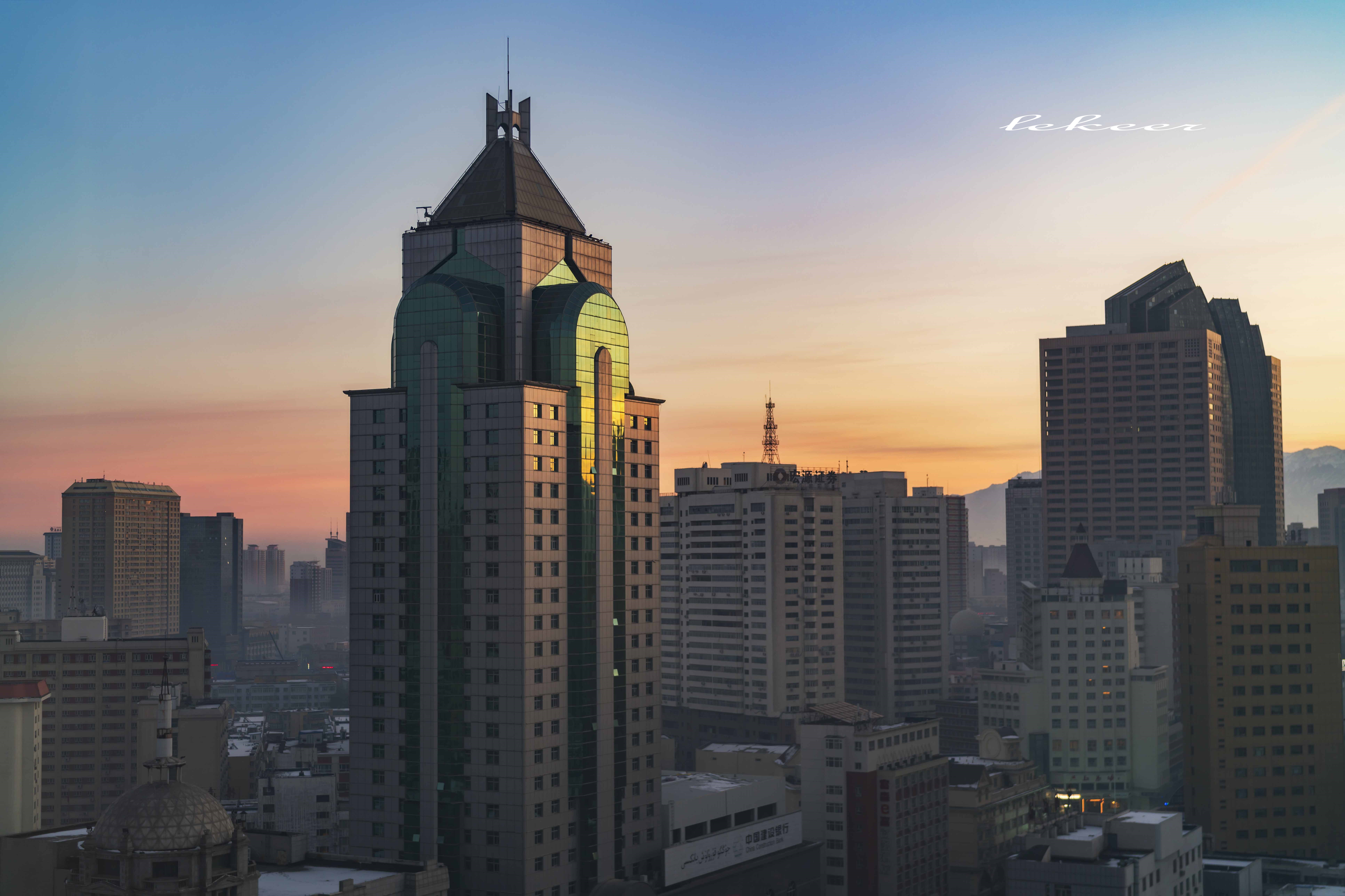 以成都人发誓冬季的乌市体感远比成都舒服而且美食美女也巨多