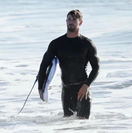 雷神锤哥真实身材,雷神锤哥身材照片