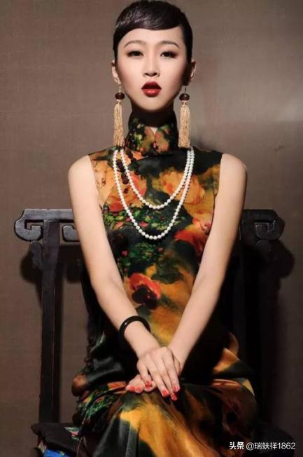 旗袍的发型搭配鱼骨辫,搭配儿童旗袍的发型