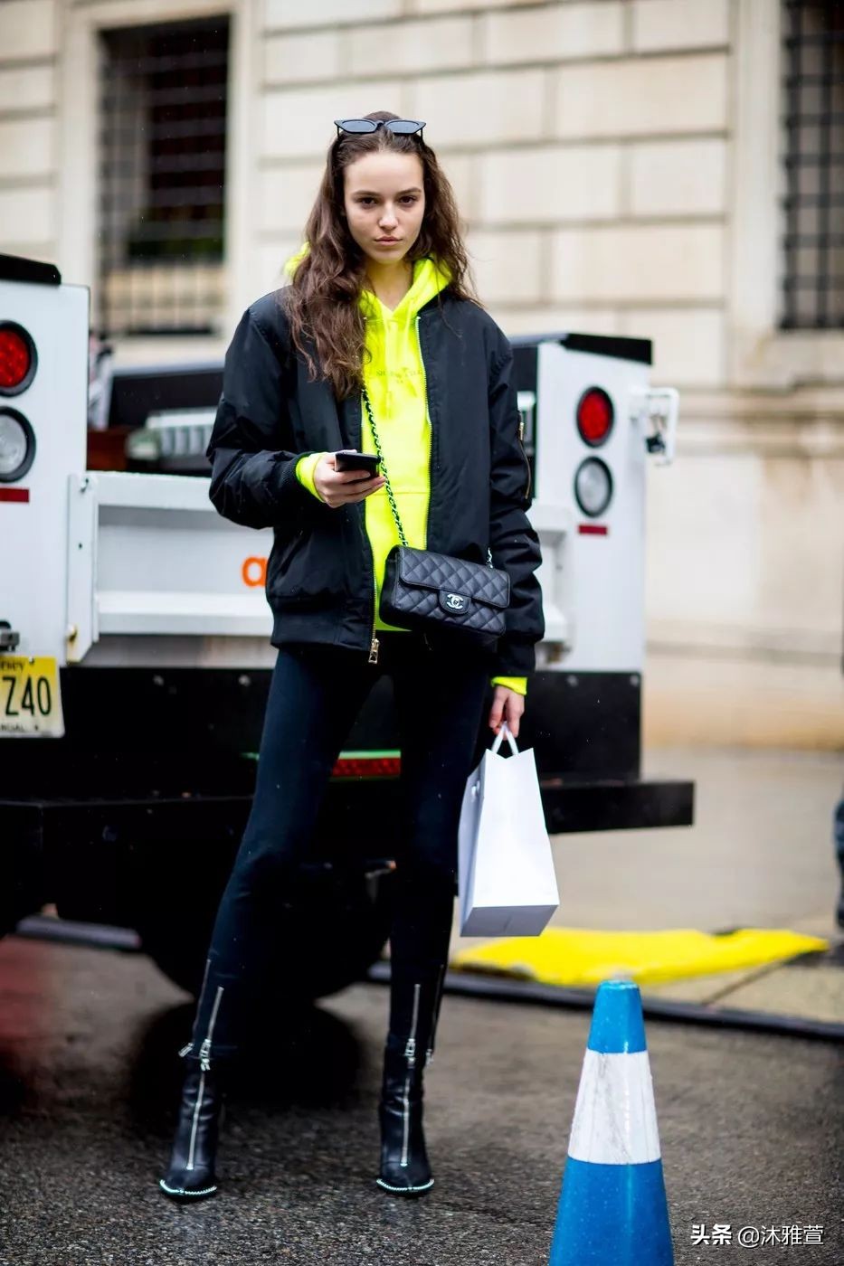 卫衣的n种穿法你学会了吗,卫衣的4个搭配方法太时髦了