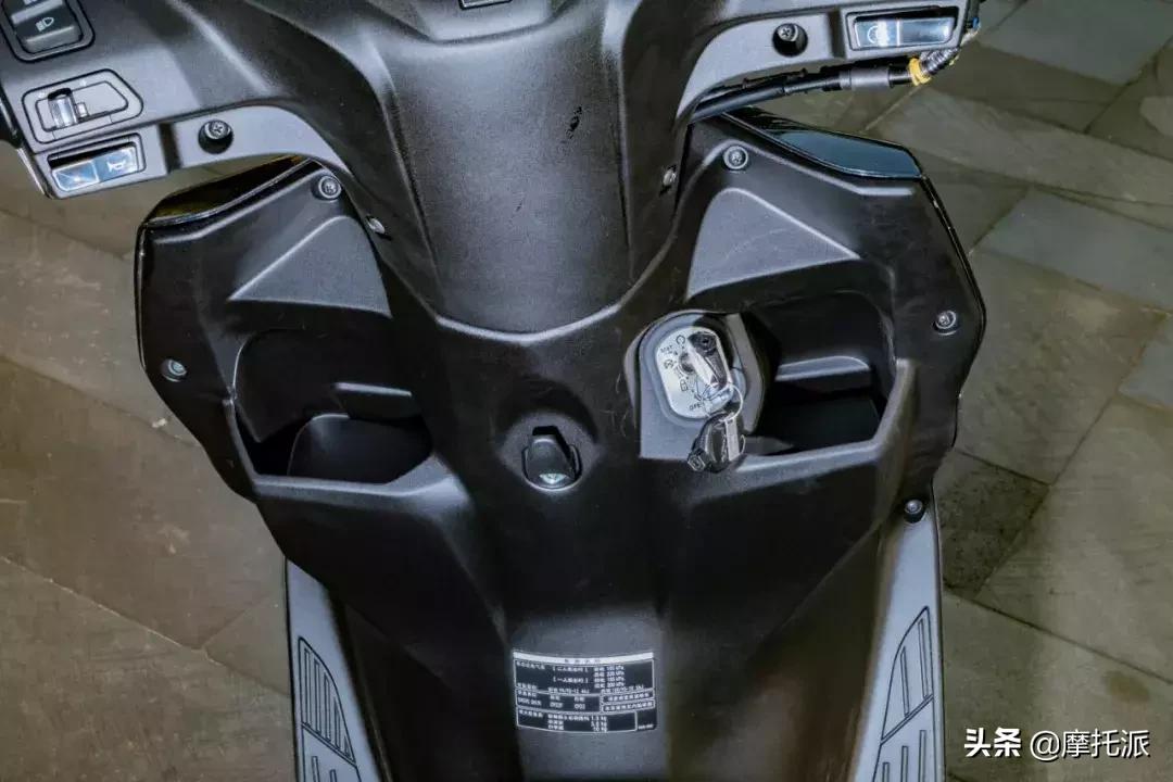 五羊本田踏板御鲨125和喜鲨一样吗,五羊本田摩托车御鲨黑色125图片